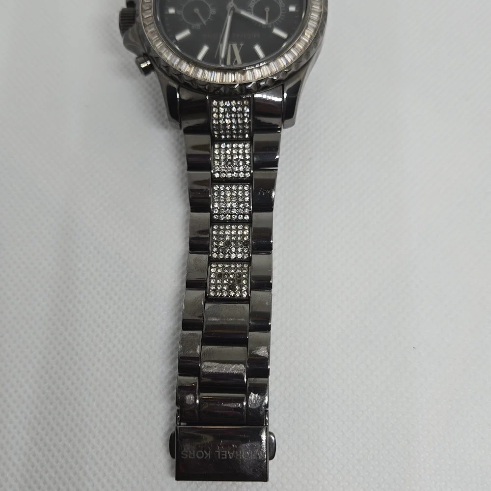 Michael Kors Everest Chronograph Watch - Picture 14 of 15